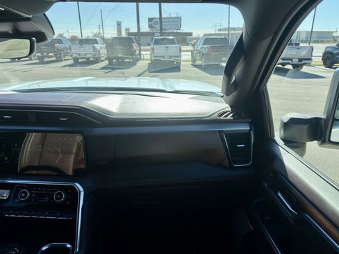 Used 2024 GMC Sierra 2500 Denali w/ Denali Reserve Package image 16