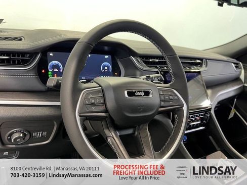 New 2025 Jeep Grand Cherokee Limited w/ Luxury Tech Group II image 23