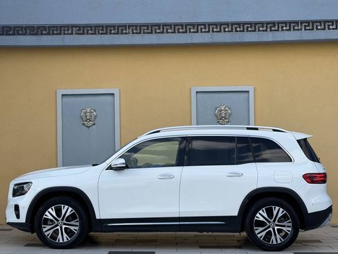 Used 2025 Mercedes-Benz GLB 250 4MATIC w/ Exclusive Package image 8