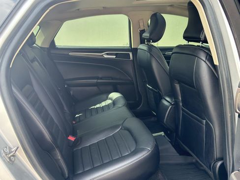 Used 2018 Ford Fusion SE FWD image 13