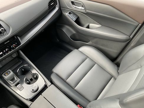 Used 2023 Nissan Rogue SV w/ SV Premium Package image 18