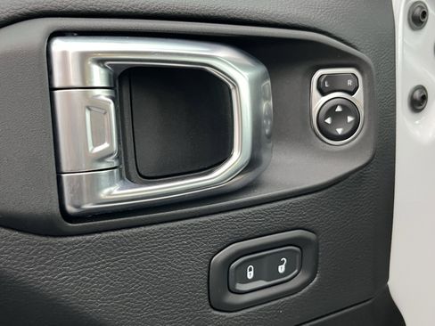 Used 2023 Jeep Wrangler Unlimited Sahara w/ Cold Weather Group image 20