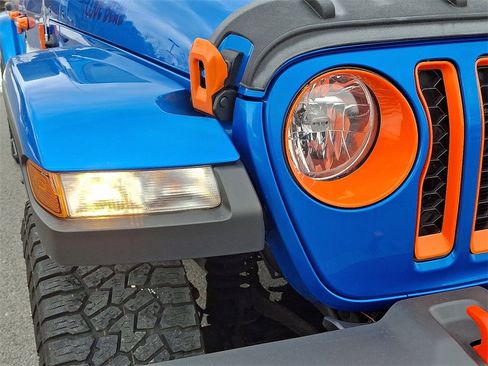 Used 2023 Jeep Gladiator Mojave w/ Cold Weather Group image 12