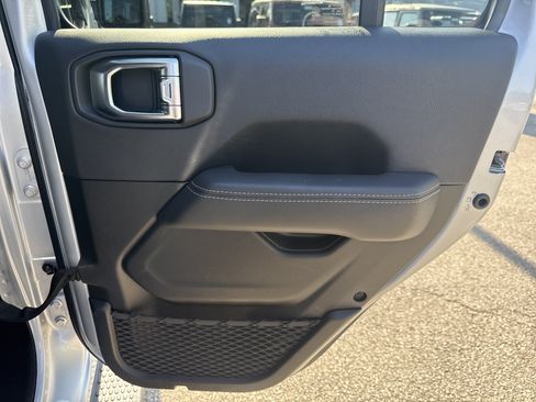 Used 2023 Jeep Wrangler Unlimited Sahara w/ Cold Weather Group AWD/4WD image 16