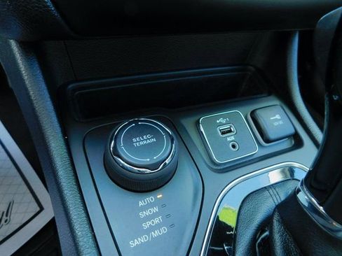 Used 2021 Jeep Cherokee Latitude Plus w/ Sun & Sound Group image 18