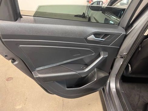 Used 2021 Volkswagen Jetta SE FWD image 19