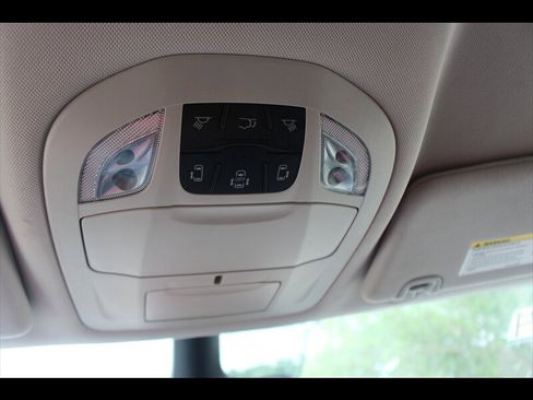 Used 2023 Chrysler Pacifica Touring-L FWD image 30