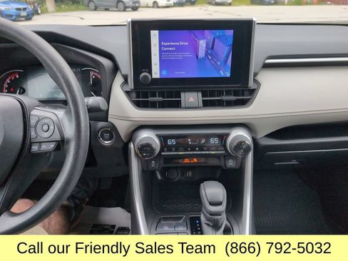 Used 2024 Toyota RAV4 XLE AWD/4WD image 17