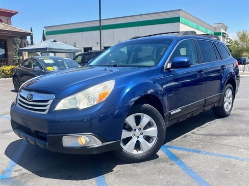 Used 2010 Subaru Outback 2.5i Premium AWD/4WD image 1