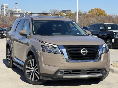 Certified 2024 Nissan Pathfinder Platinum image 2