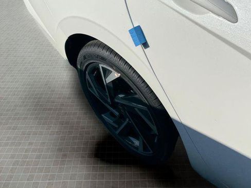 New 2026 Hyundai Elantra Limited FWD image 13