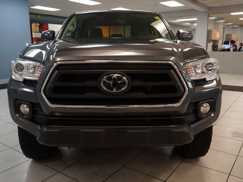 Used 2022 Toyota Tacoma SR5 AWD/4WD image 13
