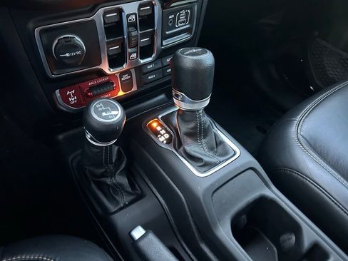 Used 2024 Jeep Gladiator Sport image 25