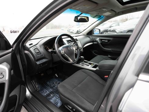 Used 2015 Nissan Altima 2.5 SV w/ Convenience Package image 8