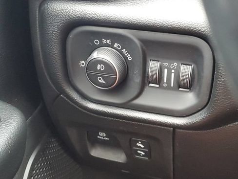 Used 2019 RAM 1500 Big Horn AWD/4WD image 19