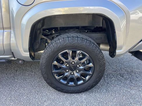 Used 2025 Toyota Tacoma SR5 AWD/4WD image 8