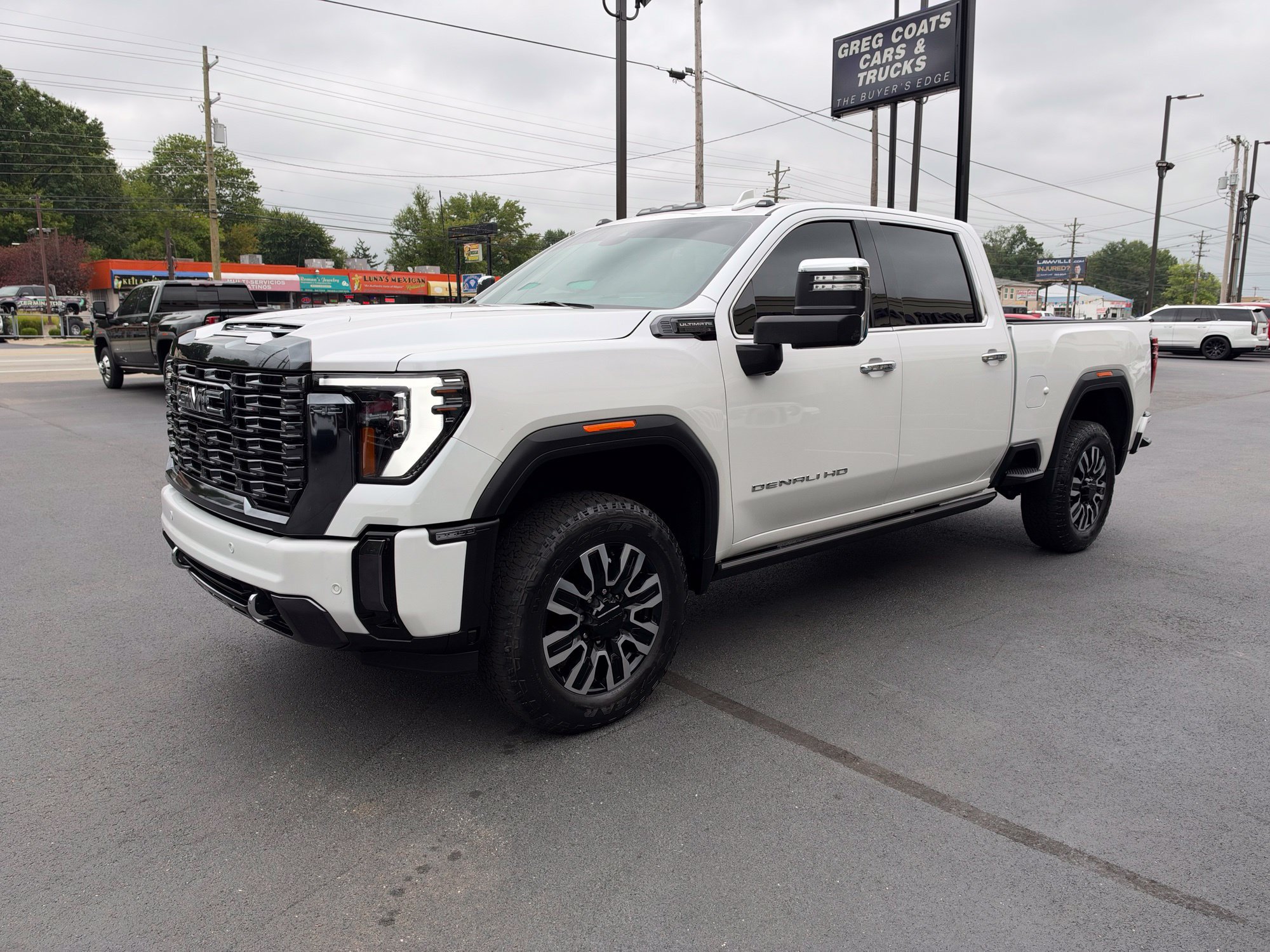Used 2024 GMC Sierra 2500 Denali Ultimate AWD/4WD image 3