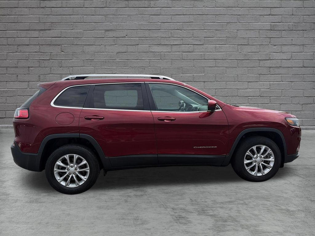 Used 2019 Jeep Cherokee Latitude w/ Popular Appearance Group AWD/4WD image 6