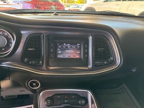 Used 2015 Dodge Challenger SXT image 12