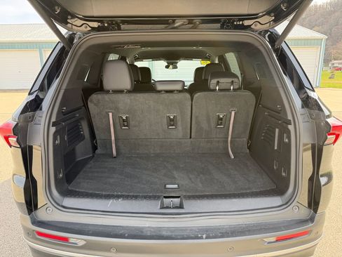 Used 2025 Buick Enclave Preferred AWD/4WD image 9