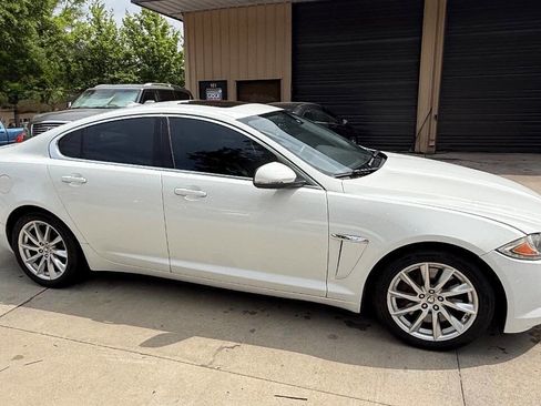 Used 2013 Jaguar XF RWD image 17