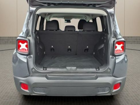 Used 2023 Jeep Renegade Latitude AWD/4WD image 11