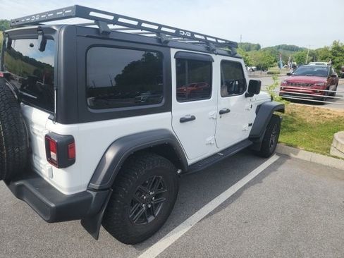 Used 2024 Jeep Wrangler Unlimited Sport w/ Convenience Group AWD/4WD image 7