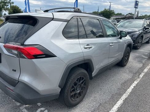 Used 2021 Toyota RAV4 LE FWD image 2