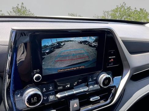 Used 2023 Toyota Highlander XLE FWD image 19
