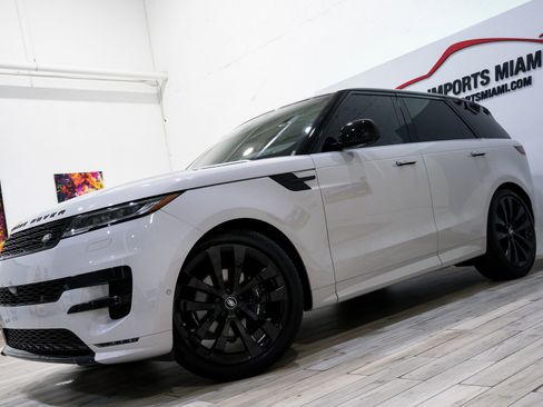 Used 2025 Land Rover Range Rover Sport Dynamic SE image 4