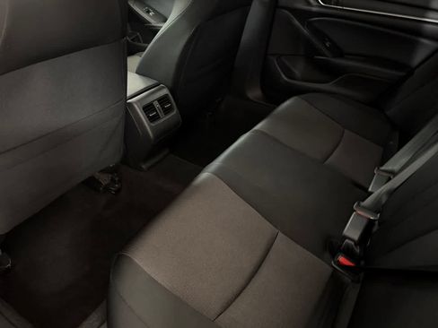 Used 2018 Honda Accord EX image 4