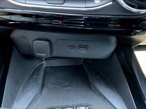 Used 2025 Chevrolet Trax LT w/ Sunroof Package FWD image 15
