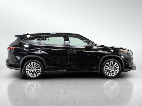Used 2025 Toyota Highlander Platinum AWD/4WD image 6