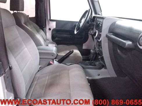 Used 2008 Jeep Wrangler Sahara w/ Dual Top Group image 11