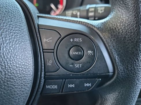 Used 2025 Toyota RAV4 XLE FWD image 24