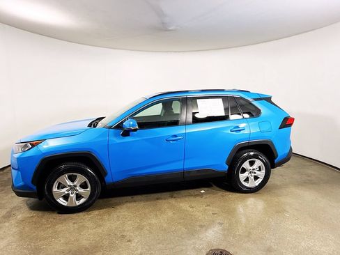 Used 2020 Toyota RAV4 XLE w/ Convenience Package FWD image 4