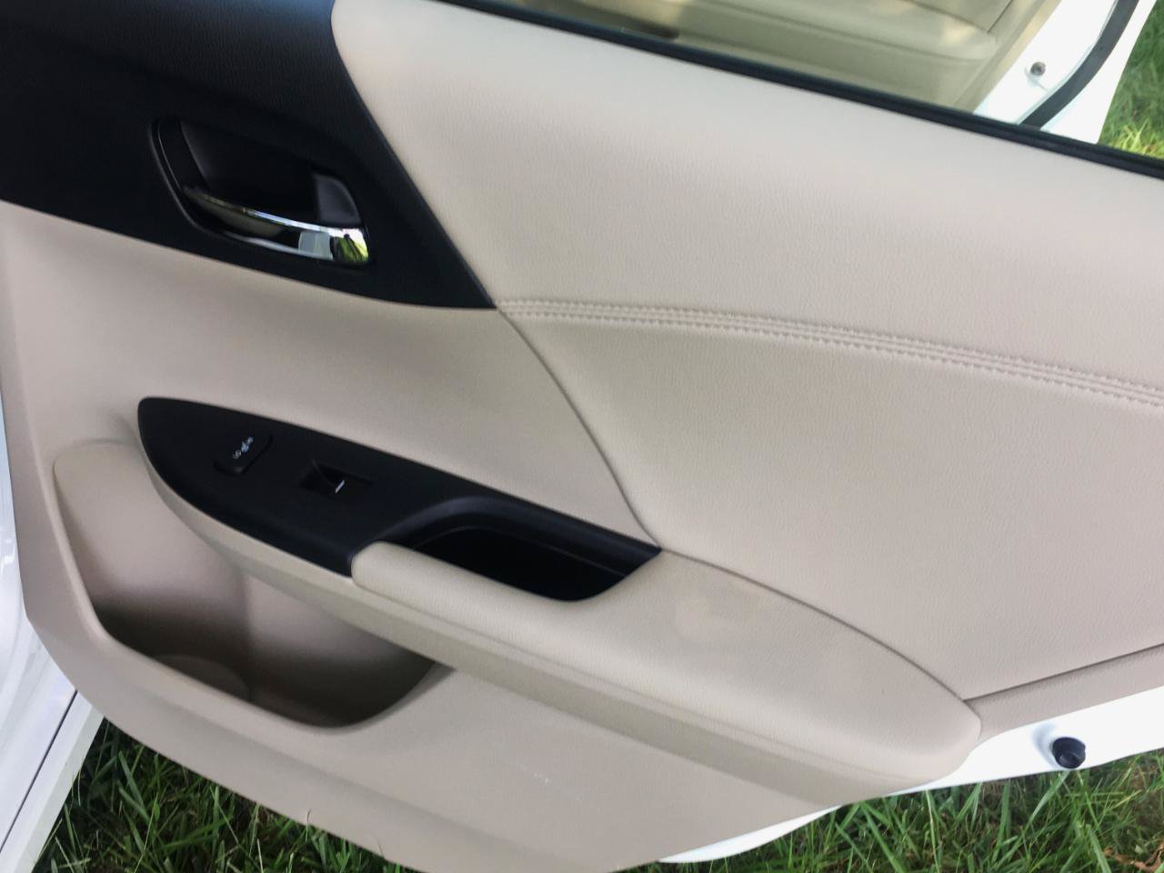 Used 2017 Honda Accord Touring image 24