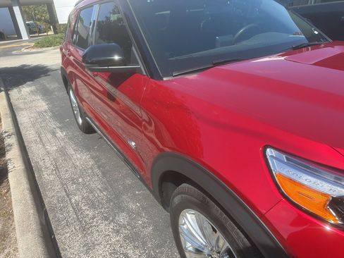 Used 2024 Ford Explorer King Ranch w/ Technology Package image 4