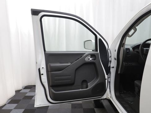 Used 2016 Nissan Frontier PRO-4X AWD/4WD image 4