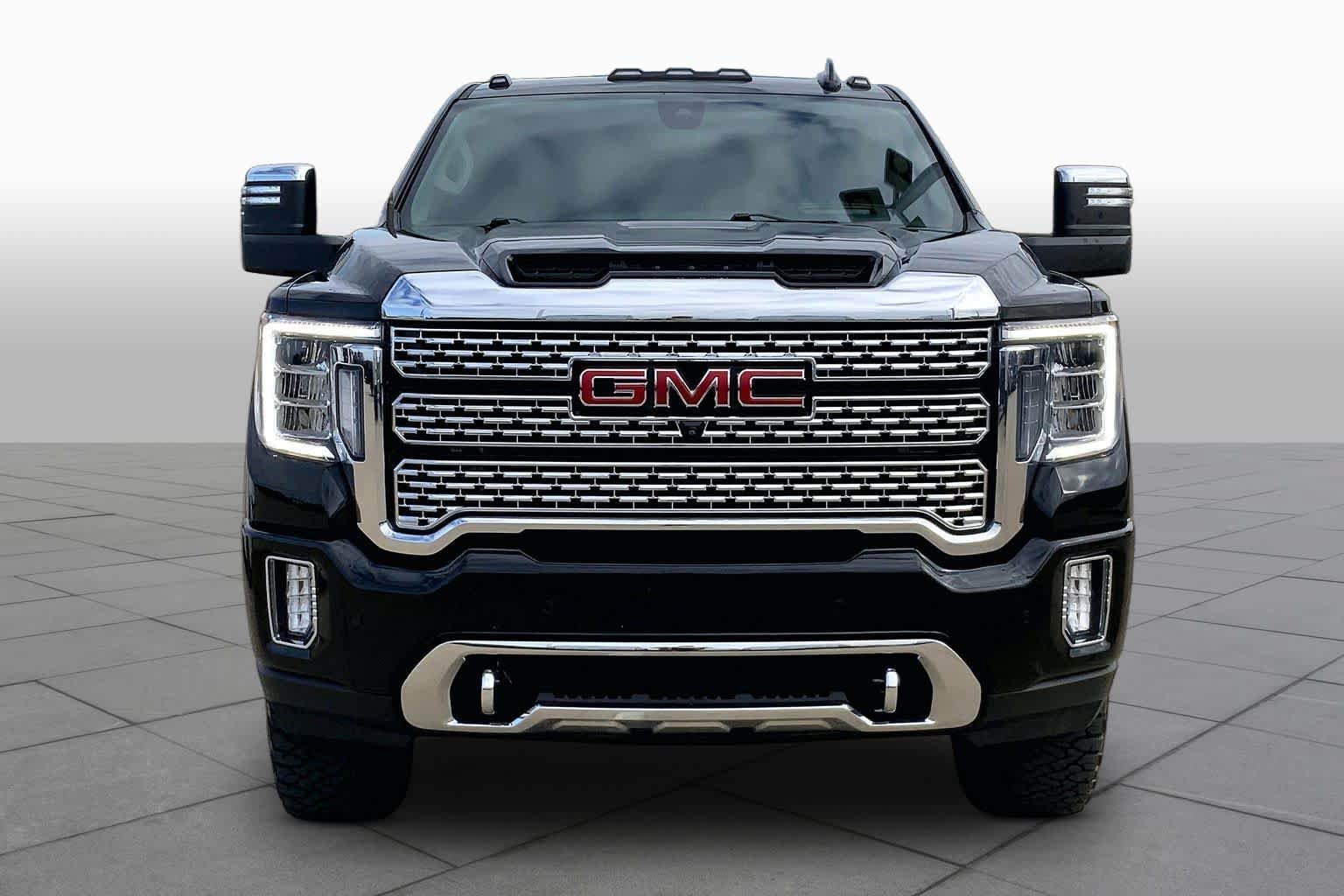 Used 2023 GMC Sierra 3500 Denali w/ Denali Black Diamond Edition AWD/4WD image 3
