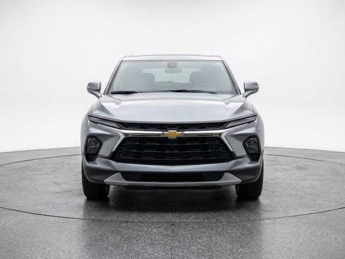 Used 2025 Chevrolet Blazer LT FWD image 2