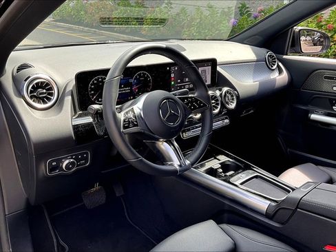 Used 2025 Mercedes-Benz GLA 250 4MATIC image 13