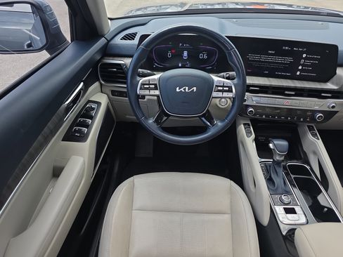 Used 2024 Kia Telluride EX w/ EX Captain's Chair Package AWD/4WD image 19