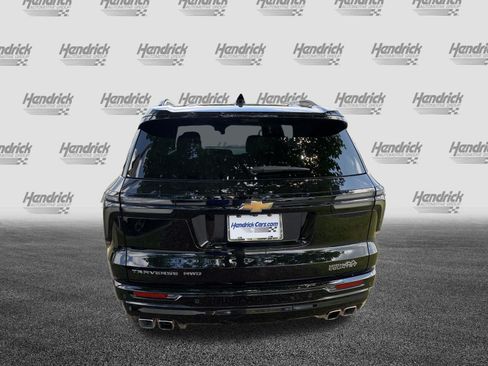 Used 2025 Chevrolet Traverse High Country AWD/4WD image 9