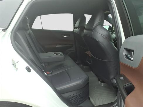 Used 2024 Toyota Venza image 13