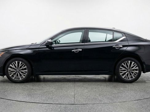Used 2025 Nissan Altima 2.5 SV image 5
