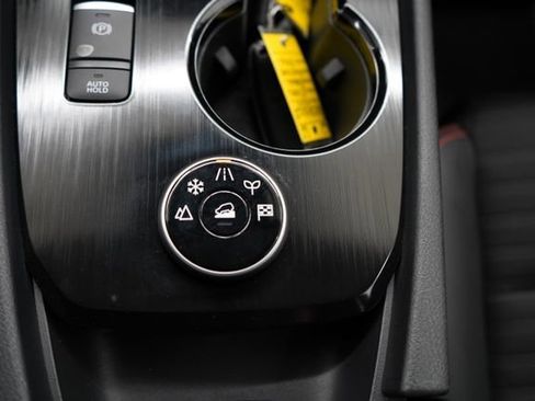 Used 2025 Nissan Rogue SV AWD/4WD image 39