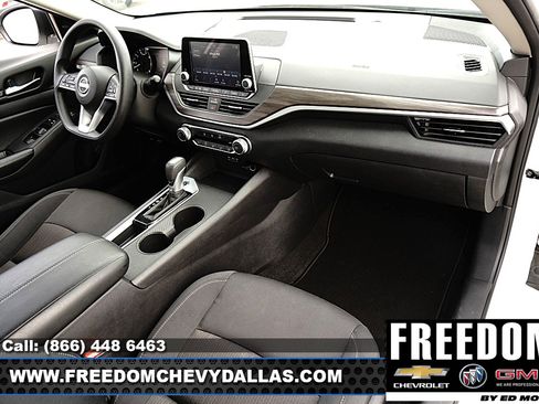 Used 2025 Nissan Altima 2.5 SV FWD image 7