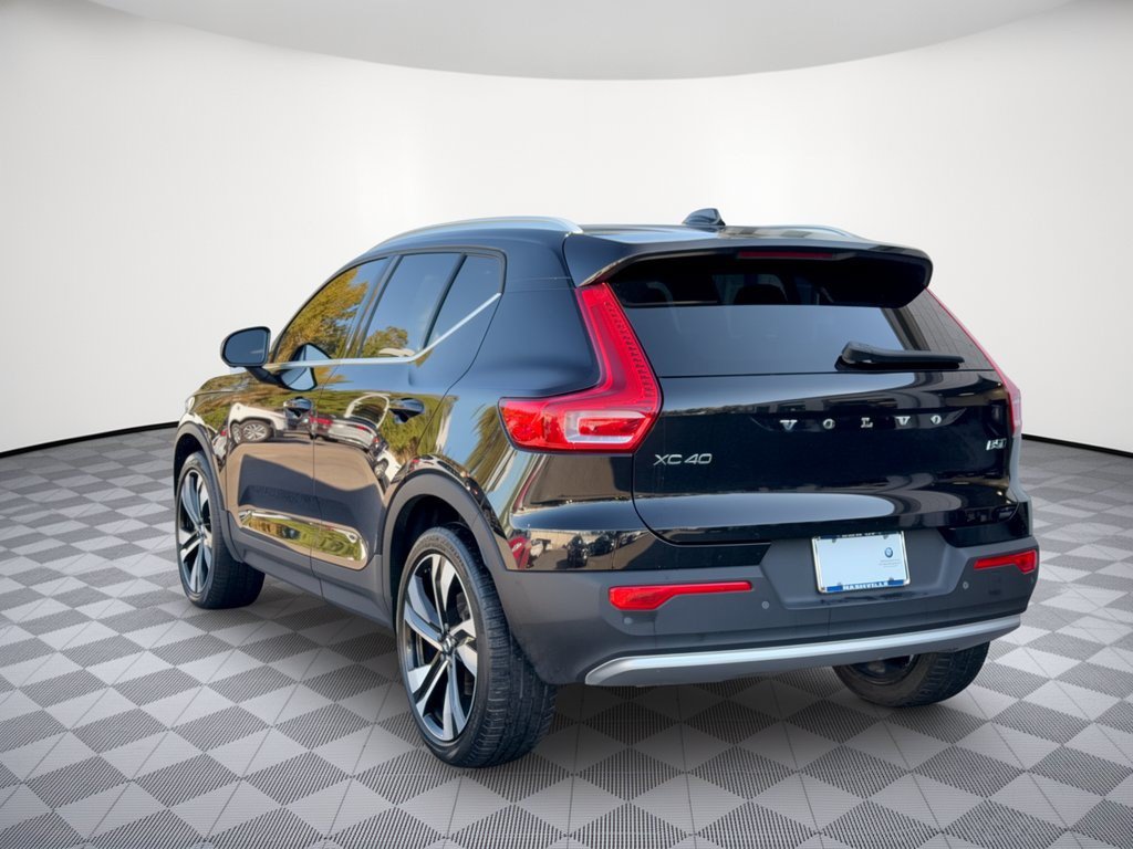 Used 2023 Volvo XC40 B5 Plus w/ Driver Assist Package AWD/4WD image 3