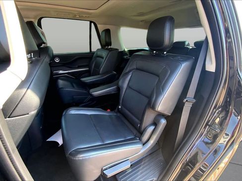 Certified 2025 Lincoln Navigator Reserve AWD/4WD image 21